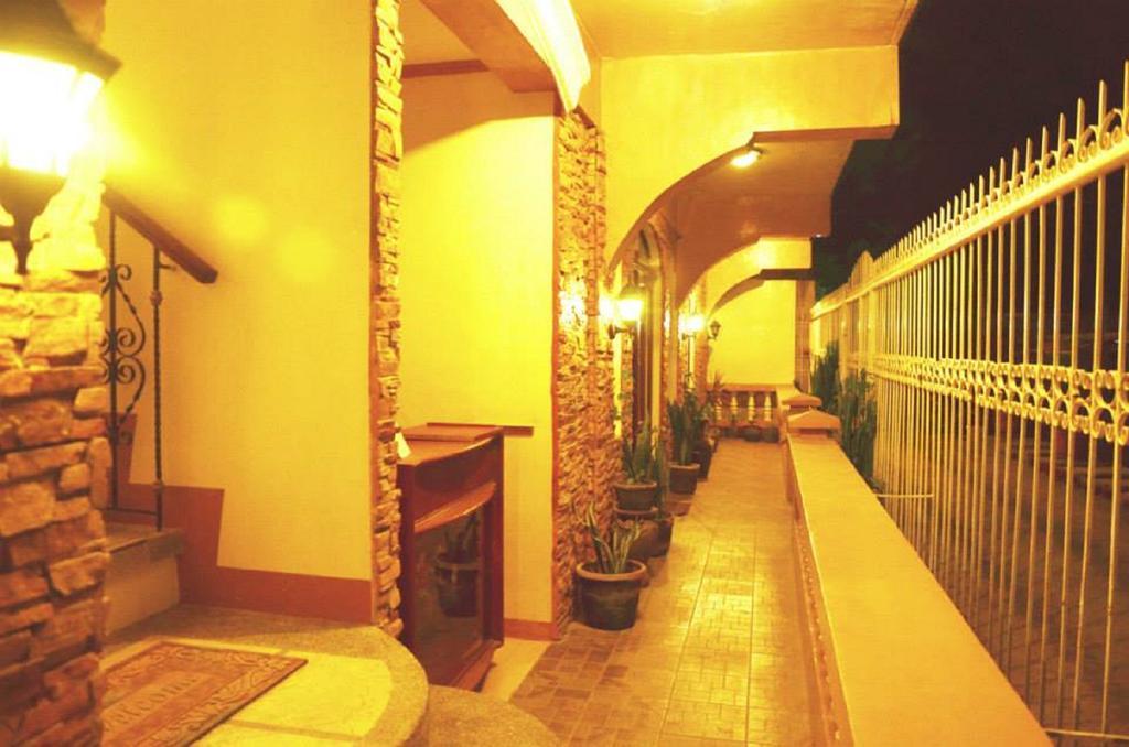 Casa D' Estrella Apartelle Balabag  Buitenkant foto