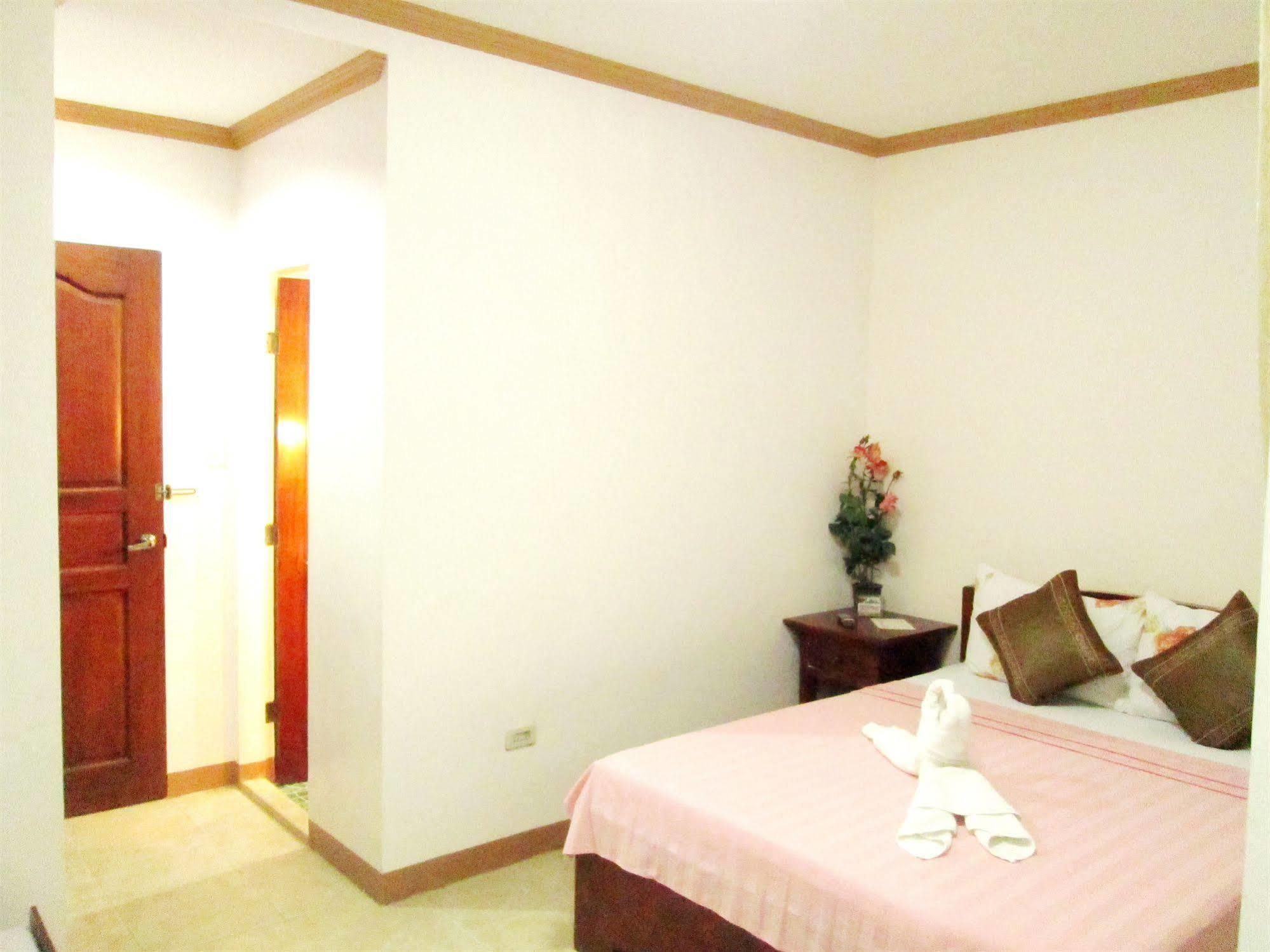 Casa D' Estrella Apartelle Balabag  Buitenkant foto